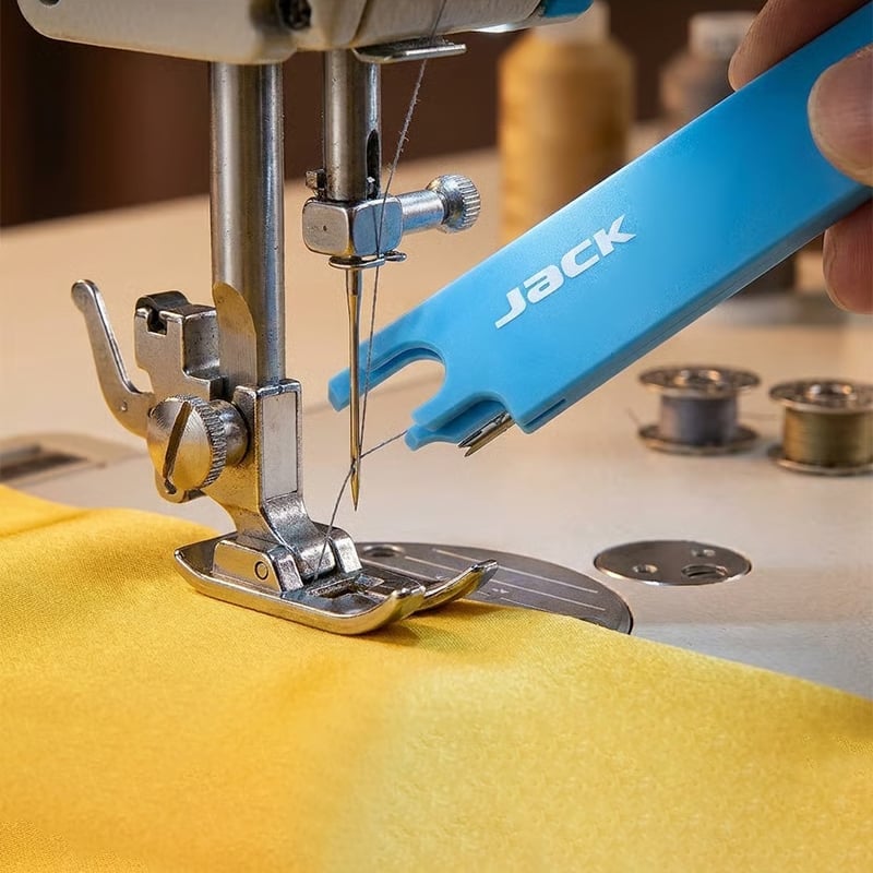 Accessori per cucito – infila-ago universale